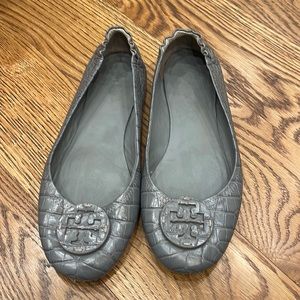 GUC Tory Burch gray crocodile flats size 10.5